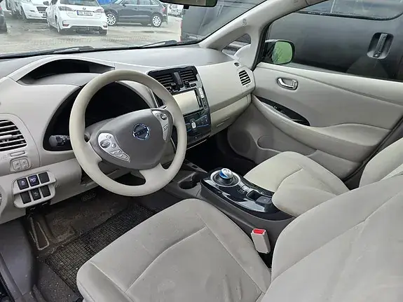 Nissan Leaf 2012 photo 4