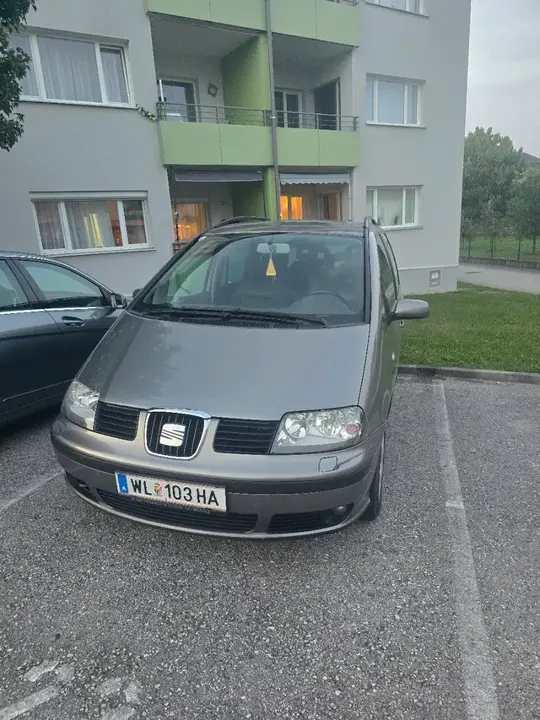 Seat Alhambra 2003 photo 2