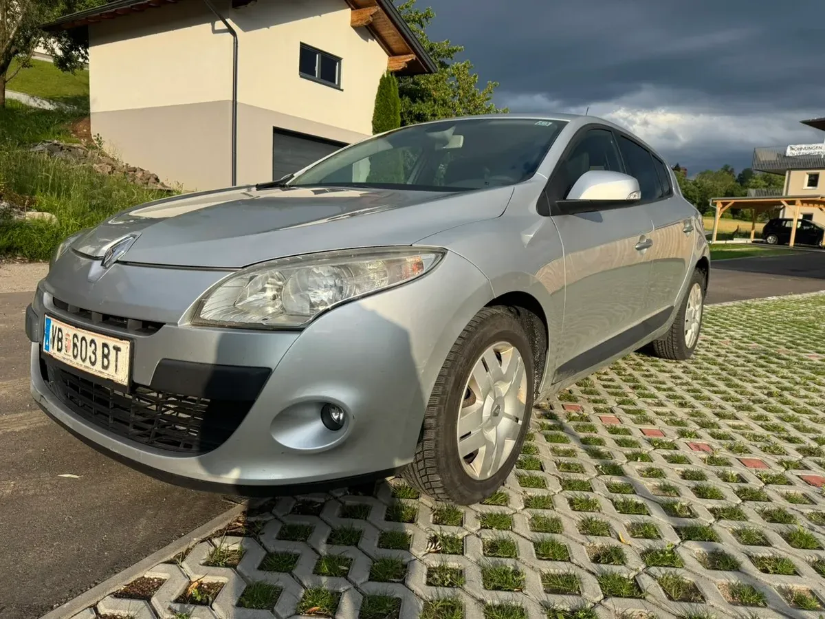 Renault Megane 2009 photo 2