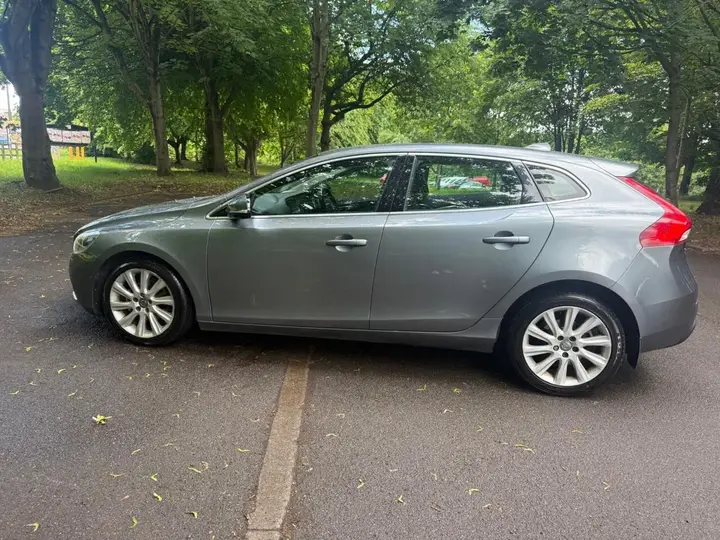 Volvo V40 2015 photo 2