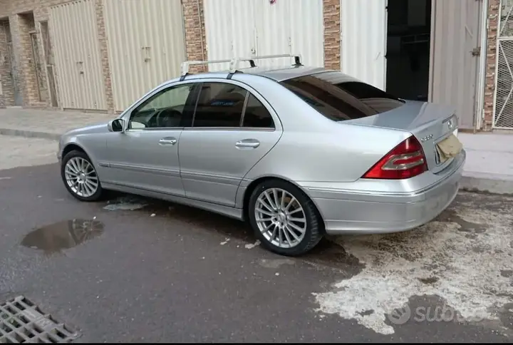 Mercedes-Benz C-Class 2006 photo 2