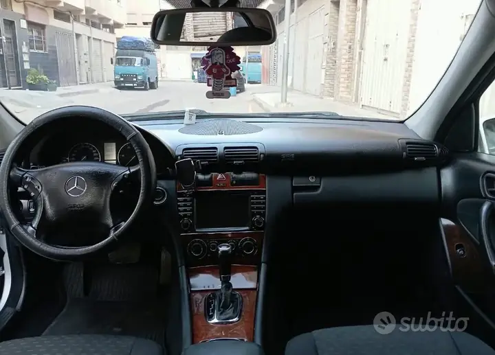 Mercedes-Benz C-Class 2006 photo 3