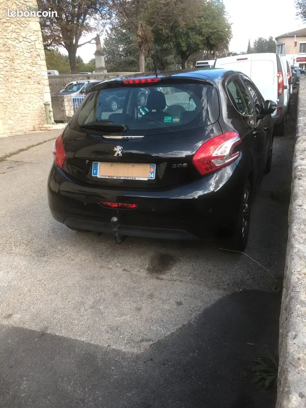 Peugeot 208 2012 photo 2