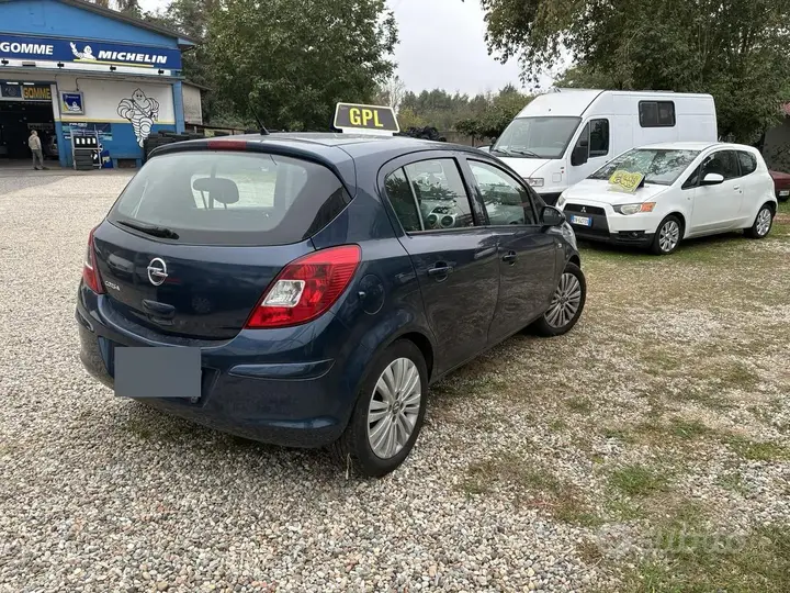 Opel Corsa 2011 photo 2