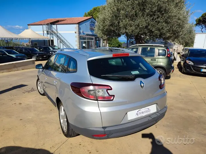 Renault Megane 2010 photo 2