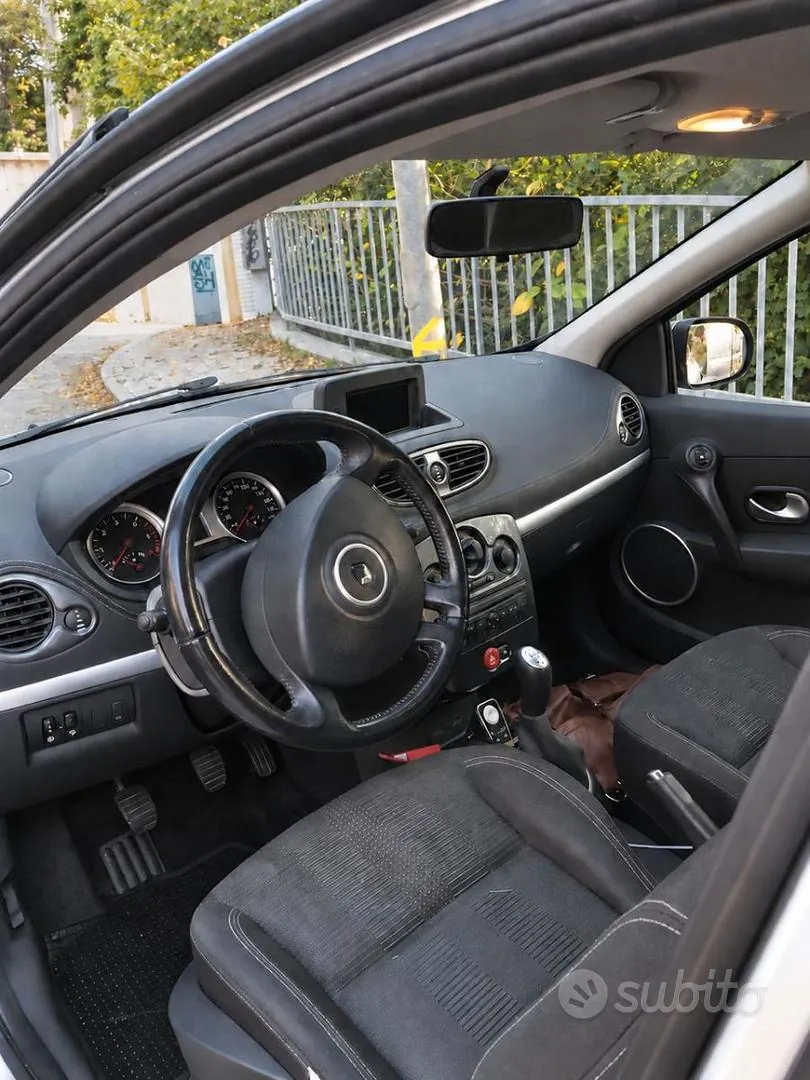 Renault Clio 2011 photo 5