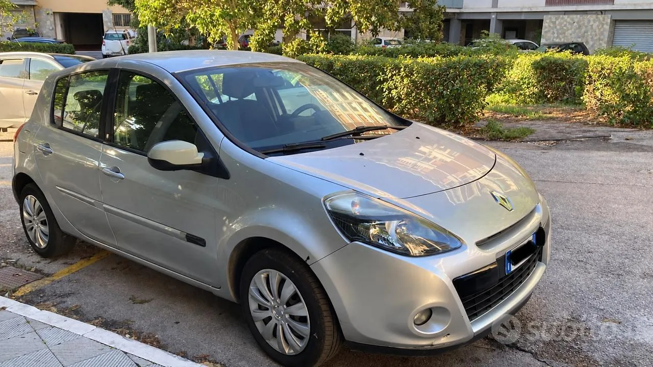 Renault Clio 2011 photo 2