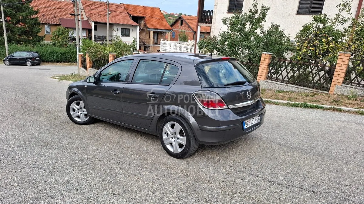 Opel Astra 2009 photo 4