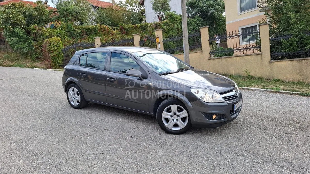 Opel Astra 2009 photo 3