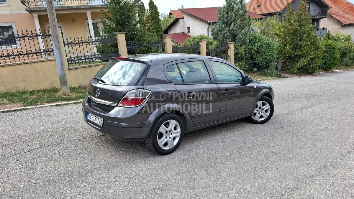 Opel Astra 2009 photo 2