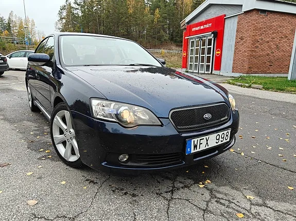 Subaru Legacy 2005 photo 2