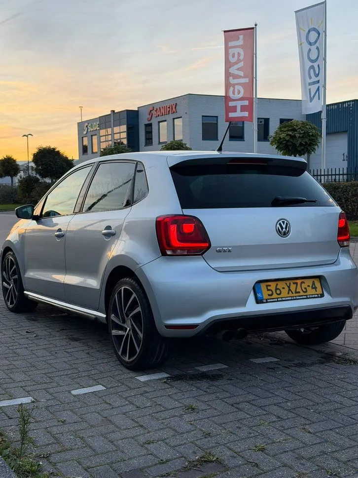 Volkswagen Polo 2012 photo 2