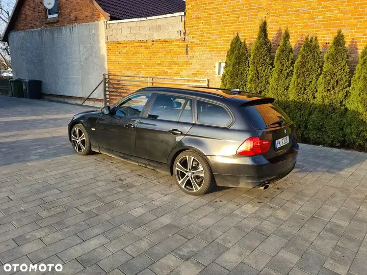 BMW 318D 2011 photo 4