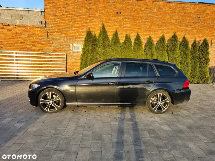 BMW 318D 2011 photo 3