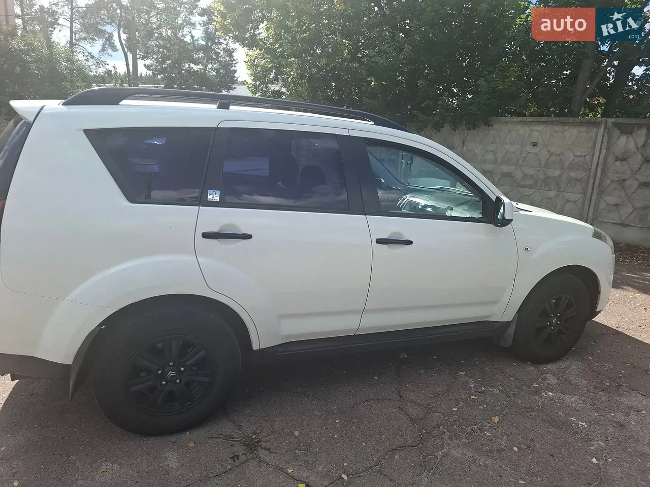 Citroen C-Crosser 2009 photo 2