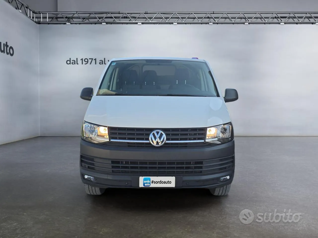 Volkswagen Transporter 2018 photo 2