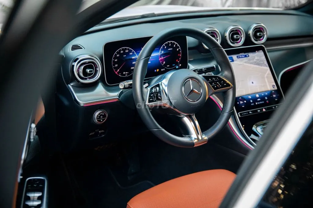 Mercedes-Benz C-Class 2025 photo 5