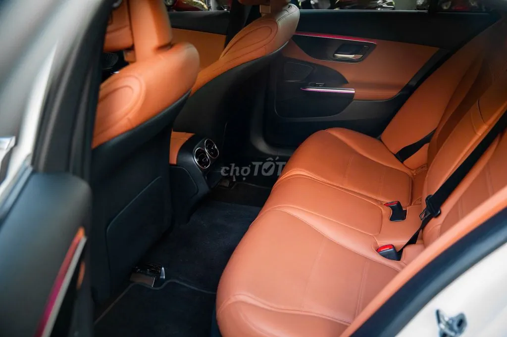 Mercedes-Benz C-Class 2025 photo 3
