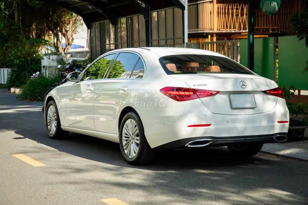 Mercedes-Benz C-Class 2025 photo 2