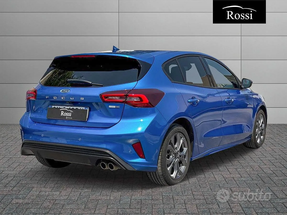 Ford Focus 2023 photo 2