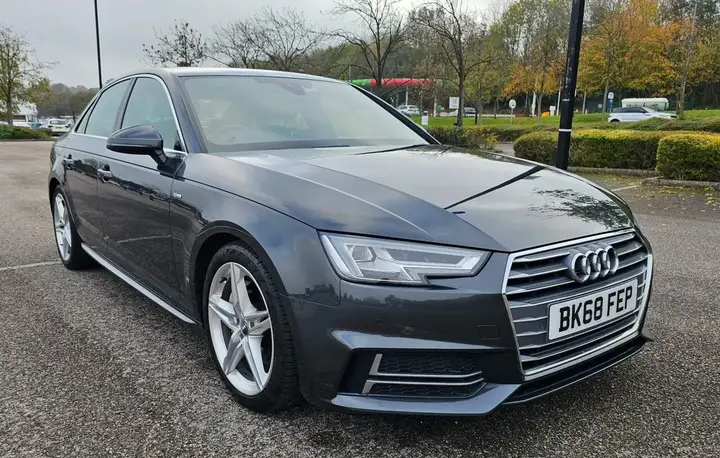 Audi A4 2018 photo 2