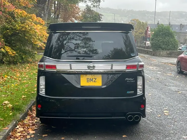 Nissan Elgrand 2013 photo 4