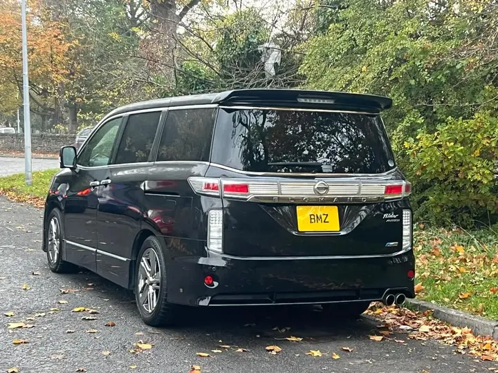 Nissan Elgrand 2013 photo 5