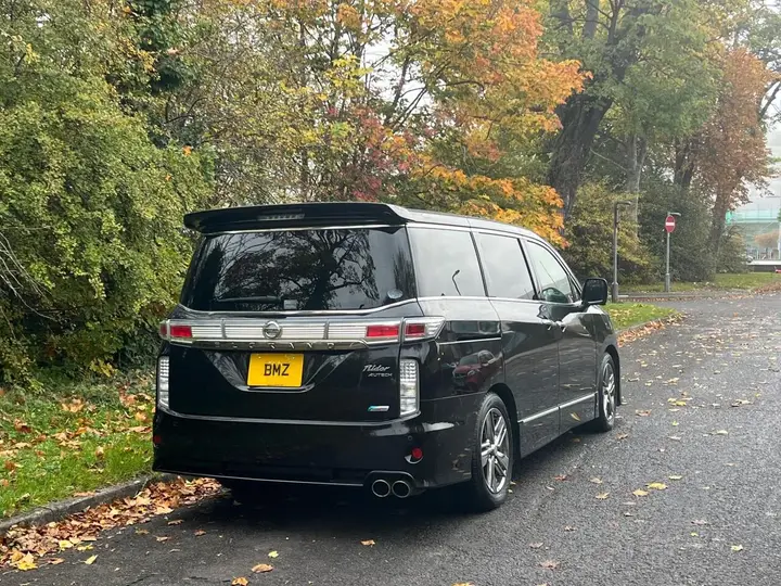 Nissan Elgrand 2013 photo 3