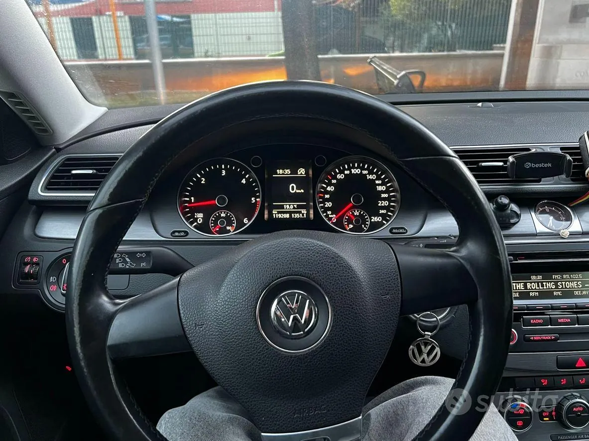 Volkswagen Passat 2012 photo 4