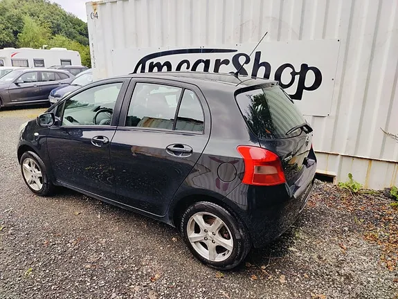 Toyota Yaris 2006 photo 4