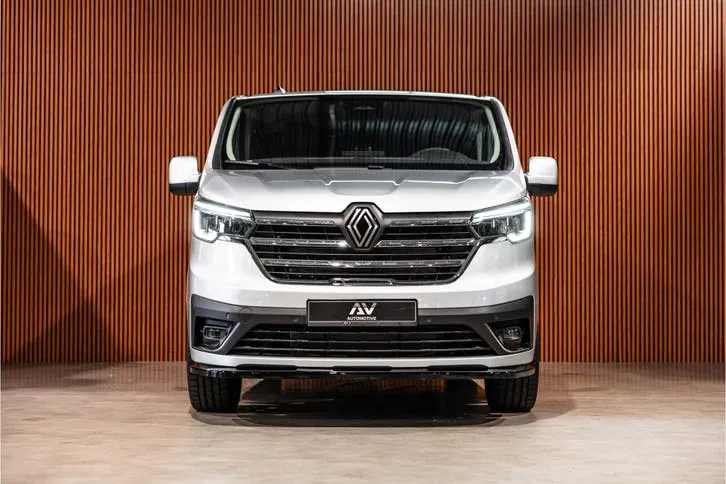 Renault Trafic 2024 photo 2