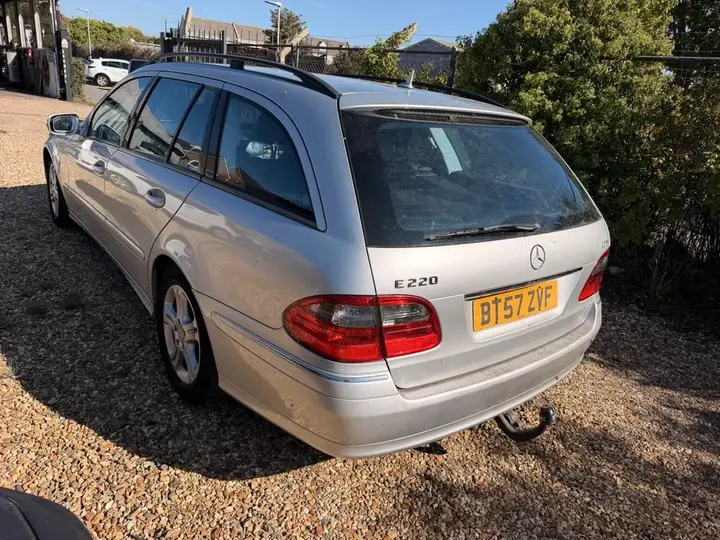 Mercedes-Benz E-Class 2007 photo 2