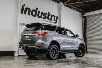 Toyota Fortuner 2017 photo 3