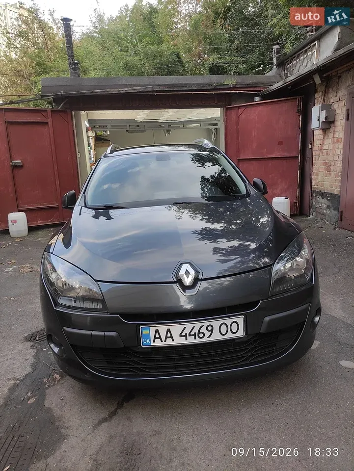 Renault Megane 2011 photo 2