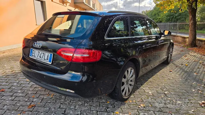 Audi A4 Avant 2012 photo 2