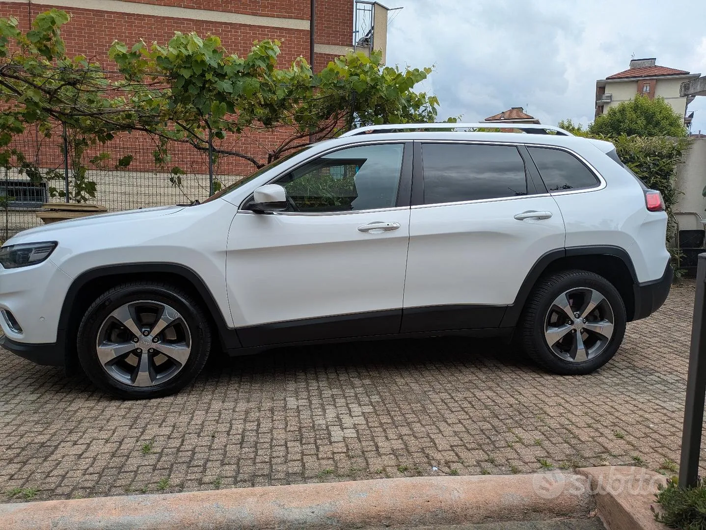 Jeep Cherokee 2019 photo 2