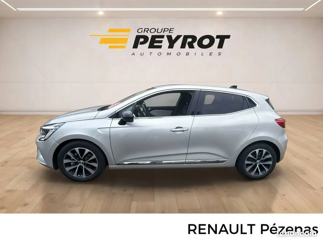 Renault Clio 2023 photo 2