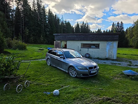 BMW 320D 2010 photo 2