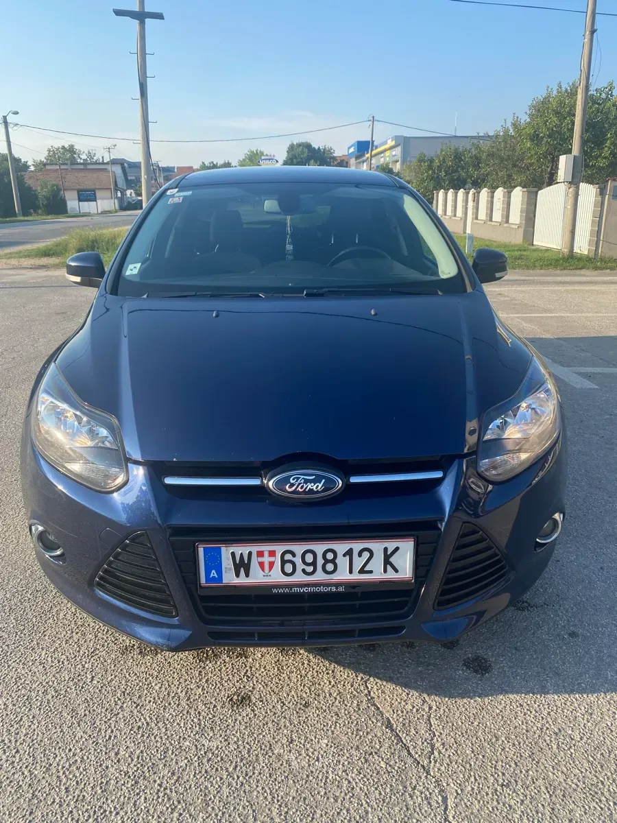 Ford Focus 2011 photo 2