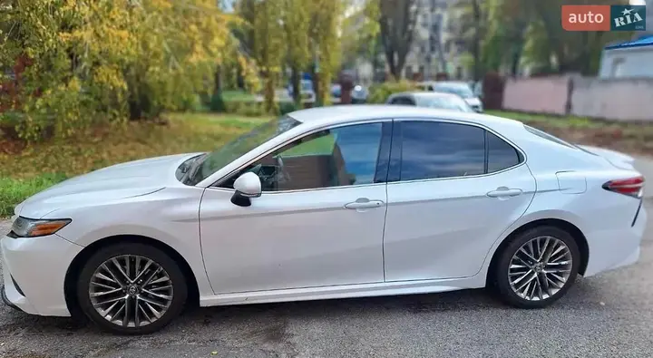 Toyota Camry 2018 photo 2