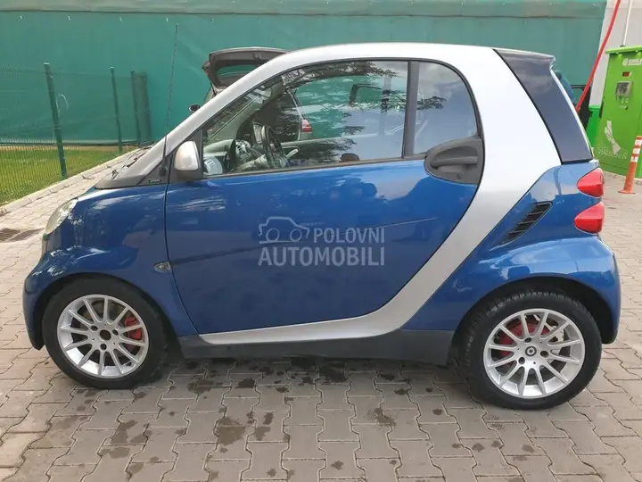 Smart Fortwo 2010 photo 2