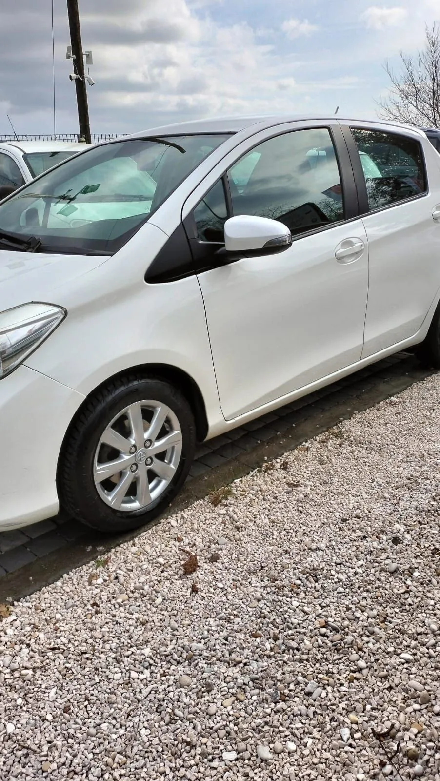 Toyota Yaris 2012 photo 2