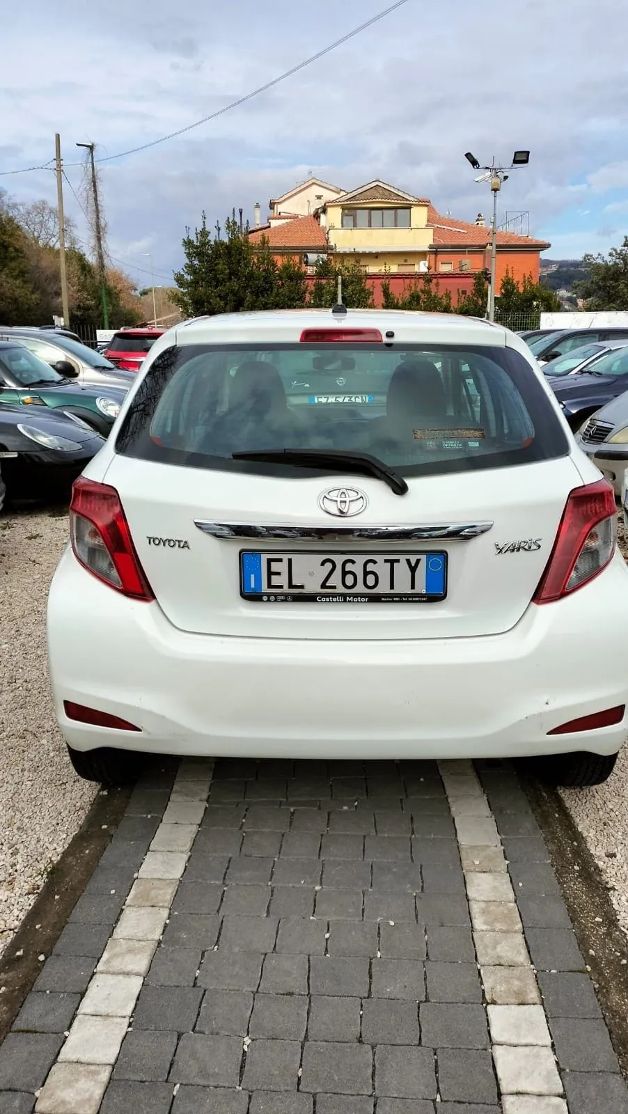 Toyota Yaris 2012 photo 4