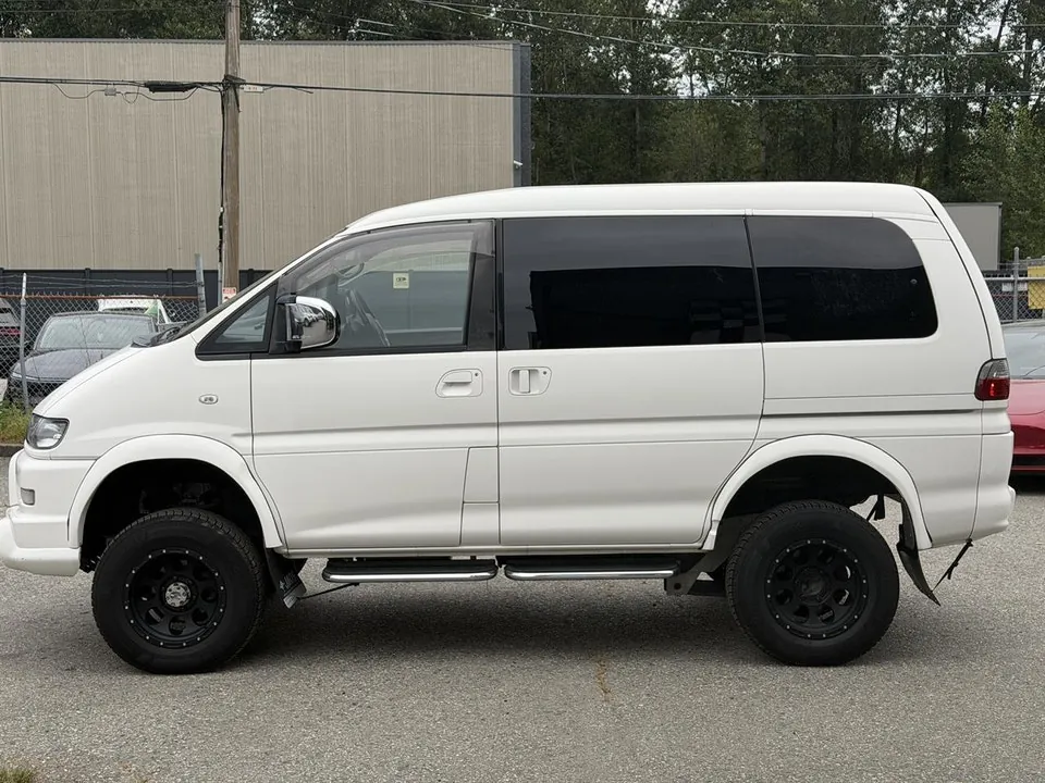Mitsubishi Delica 2004 photo 4