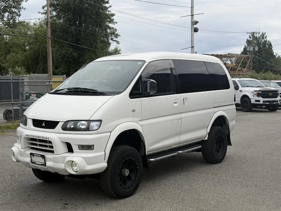 Mitsubishi Delica 2004 photo 3