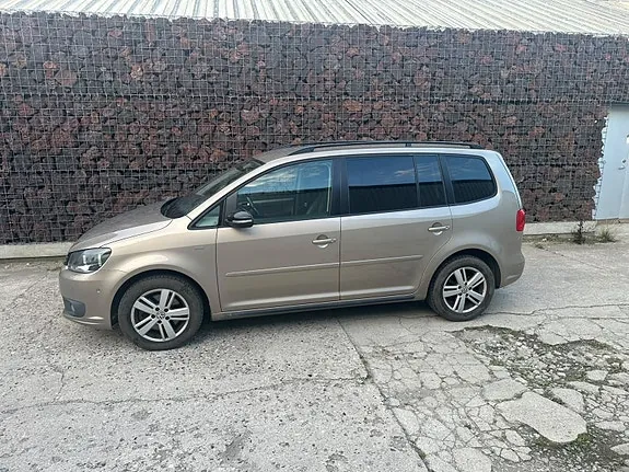 Volkswagen Touran 2013 photo 2