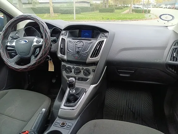 Ford Focus 2012 photo 2