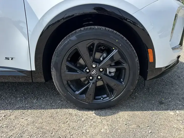 Buick Envision 2026 photo 4