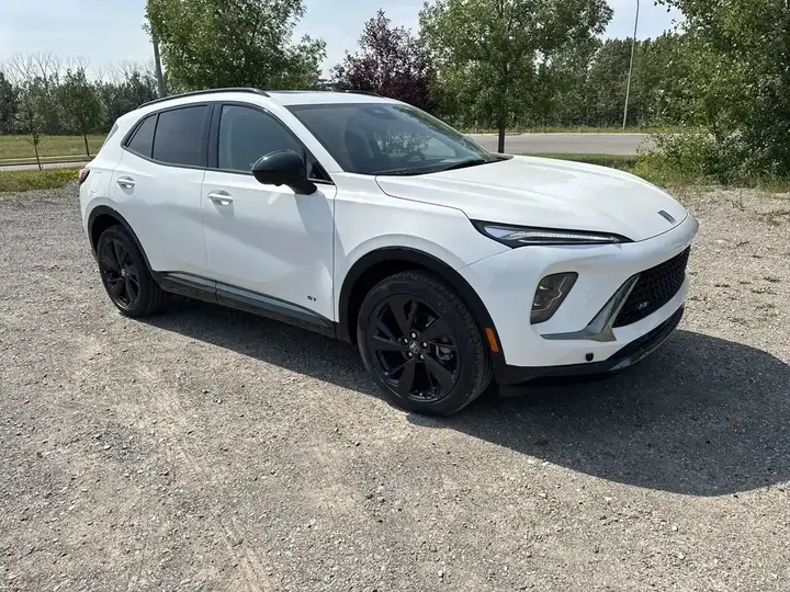 Buick Envision 2026 photo 3