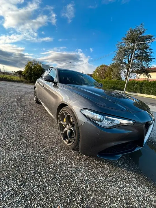 Alfa Romeo Giulia 2019 photo 2